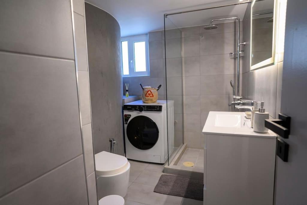 Seaview Orchid 2 Bed Elegance Apartment Атина Екстериор снимка