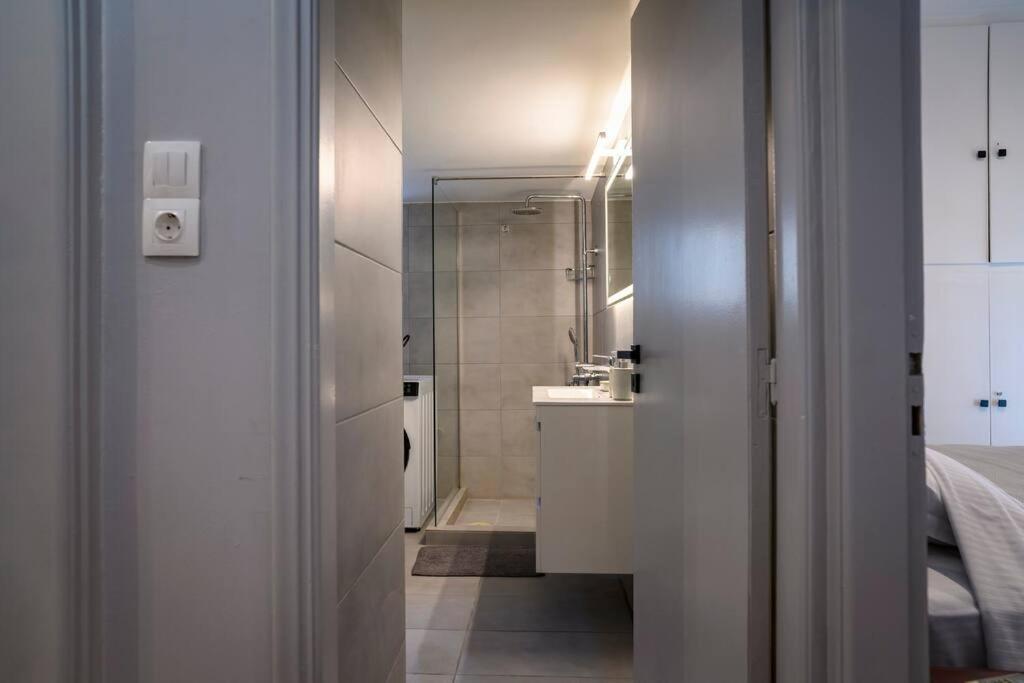 Seaview Orchid 2 Bed Elegance Apartment Атина Екстериор снимка